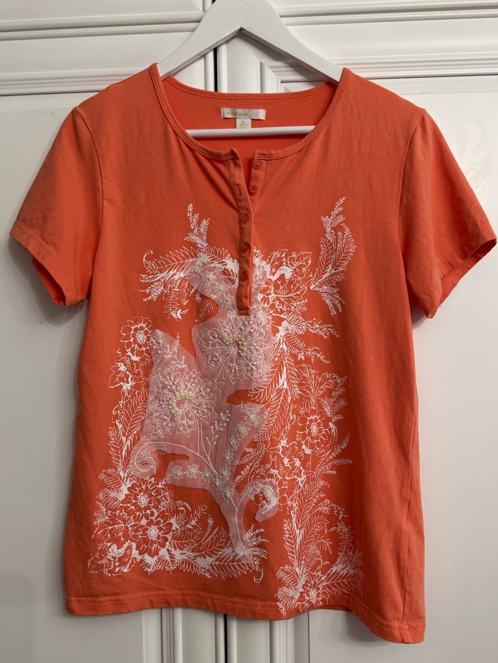 Think Tank Size XL Short Sleeve Coral Floral Henley Top Beads Embroidery Front